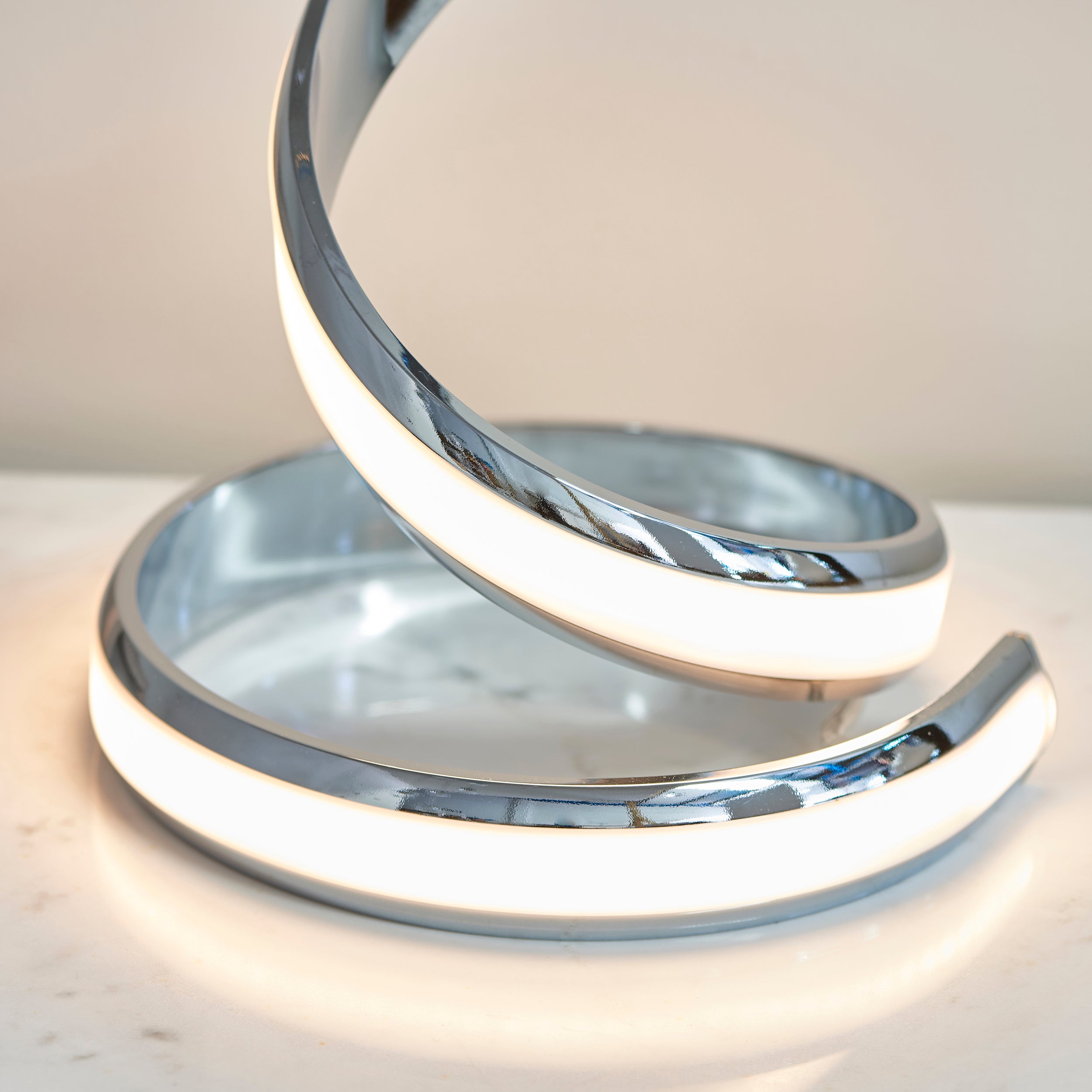 Wave Table Lamp with Integrated LED | House of Dekkor