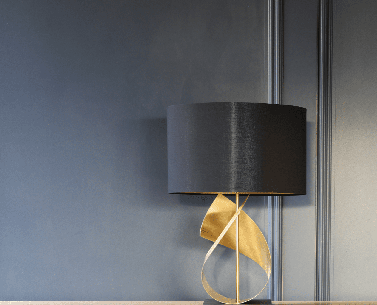 Table lamp in gold | Bedside lamp